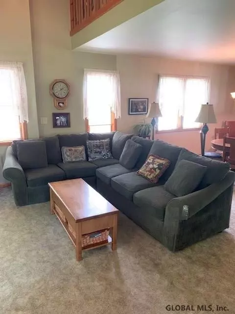 426 Taurus Rd, Schenectady, NY 12304 photo 4