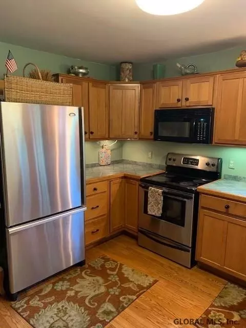 426 Taurus Rd, Schenectady, NY 12304 photo 8