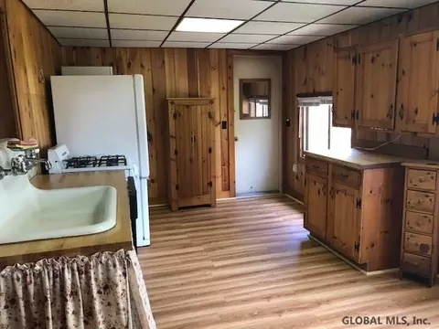 6 Paris Ave, Corinth, NY 12822 photo 3