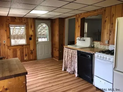 6 Paris Ave, Corinth, NY 12822 photo 4