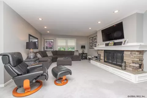 101 Benjamin St, Schenectady, NY 12303 photo 3
