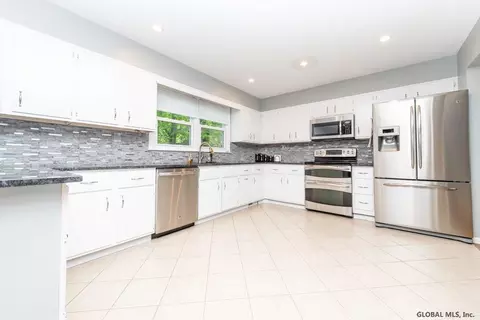 101 Benjamin St, Schenectady, NY 12303 photo 9