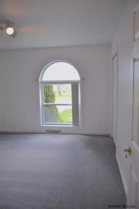 5 Quaker Dr, Schenectady, NY 12309 photo 20