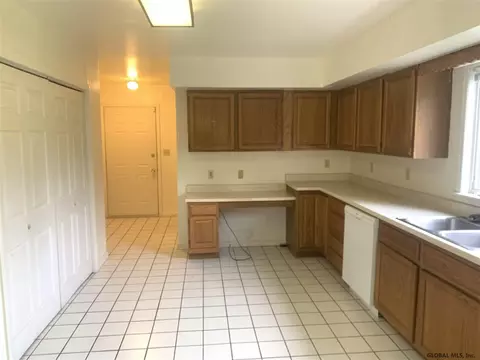 423 Rector Rd, Glenville, NY 12302 photo 4