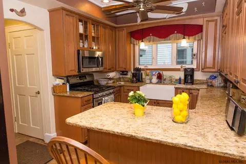 1179 Sumner Ave, Schenectady, NY 12309 photo 4