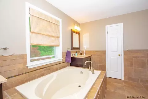 188 Hasgate Dr, Delmar, NY 12054 photo 32