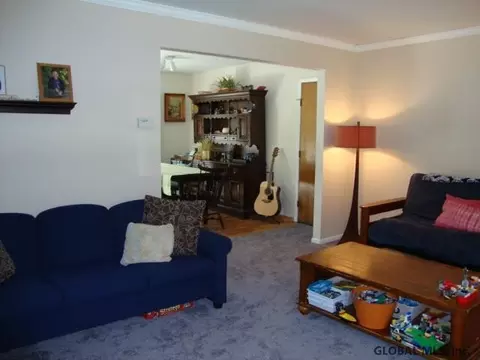 4 Jefferson Rd, Glenmont, NY 12077 photo 9