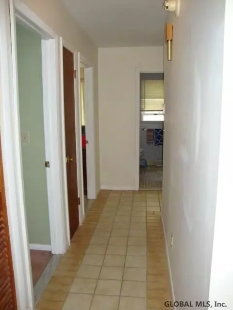 4 Jefferson Rd, Glenmont, NY 12077 photo 7