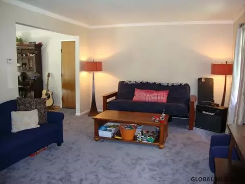 4 Jefferson Rd, Glenmont, NY 12077 photo 8
