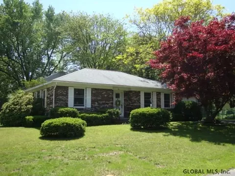 4 Jefferson Rd, Glenmont, NY 12077 photo 1