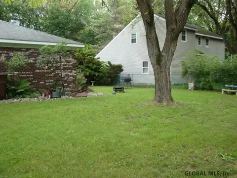 4 Jefferson Rd, Glenmont, NY 12077 photo 5