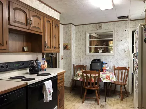 752 Curry Rd, Schenectady, NY 12306 photo 10
