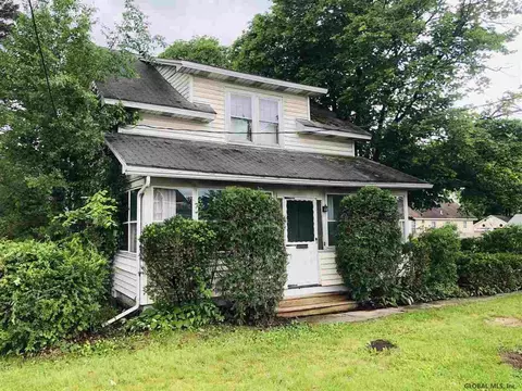 752 Curry Rd, Schenectady, NY 12306 photo 2