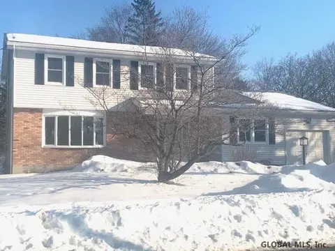 2 Scott Pl, Schenectady, NY 12309 photo 1