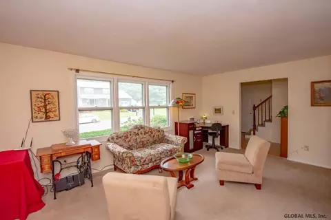 3 Skyline Dr, Latham, NY 12110 photo 7