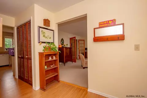 3 Skyline Dr, Latham, NY 12110 photo 5