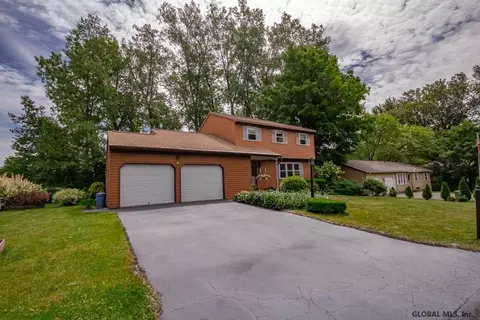 3 Skyline Dr, Latham, NY 12110 photo 1