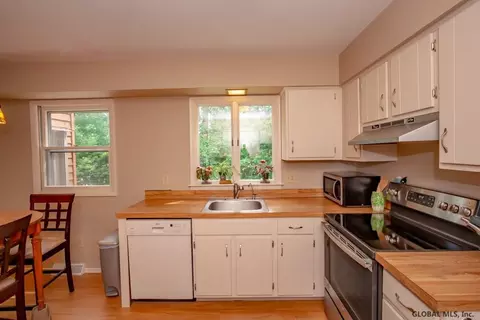3 Skyline Dr, Latham, NY 12110 photo 17