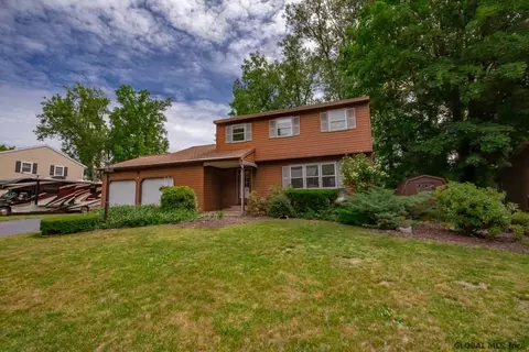 3 Skyline Dr, Latham, NY 12110 photo 3