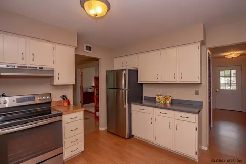3 Skyline Dr, Latham, NY 12110 photo 15