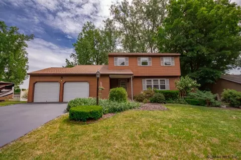 3 Skyline Dr, Latham, NY 12110 photo 2