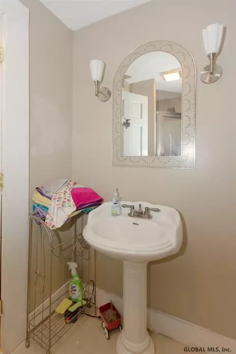 1026 Keyes Ave, Schenectady, NY 12309 photo 22