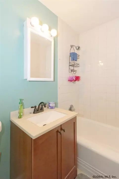 1026 Keyes Ave, Schenectady, NY 12309 photo 24
