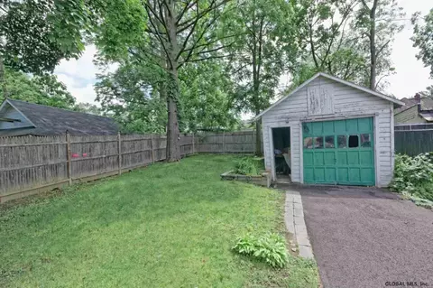 1026 Keyes Ave, Schenectady, NY 12309 photo 28