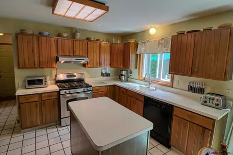 370 Elm Ave, Delmar, NY 12054 photo 9