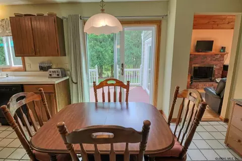 370 Elm Ave, Delmar, NY 12054 photo 11