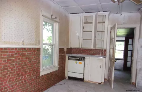 314 Walnut St, Corinth, NY 12822 photo 11