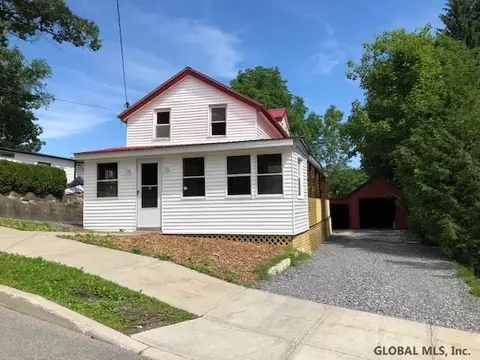 29 Pine St, Corinth, NY 12822 photo 1