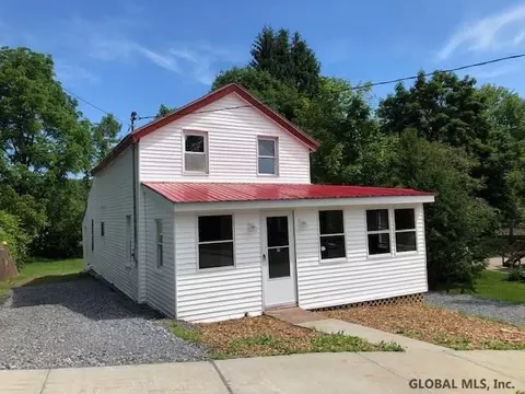 29 Pine St, Corinth, NY 12822 photo 2