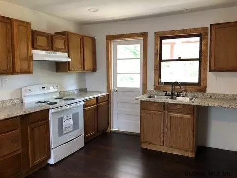 29 Pine St, Corinth, NY 12822 photo 9