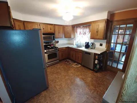 9 Prindle Ave, Johnstown, NY 12095 photo 3