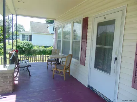 31 Eastholm Rd, Schenectady, NY 12304 photo 5