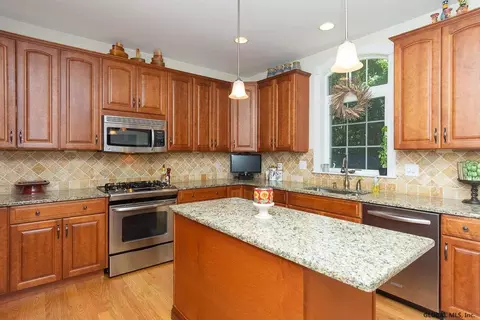 159 Bender Ln, Glenmont, NY 12077 photo 16