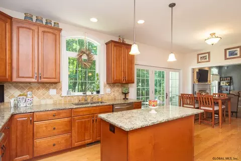 159 Bender Ln, Glenmont, NY 12077 photo 18