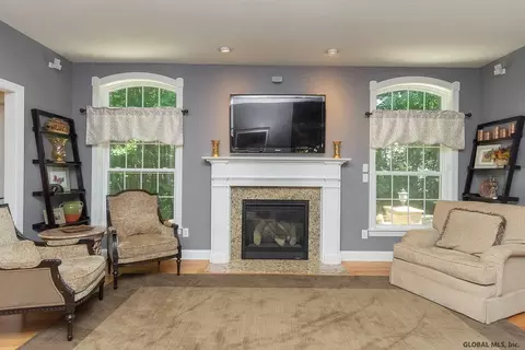 159 Bender Ln, Glenmont, NY 12077 photo 11