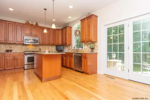 159 Bender Ln, Glenmont, NY 12077 photo 15