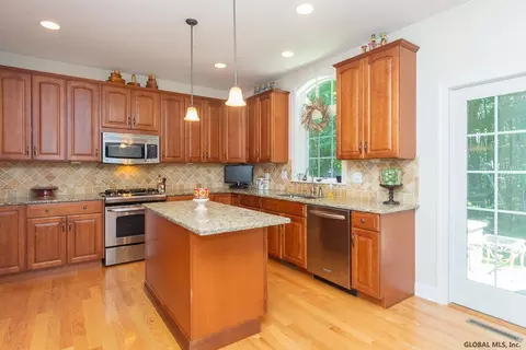 159 Bender Ln, Glenmont, NY 12077 photo 17