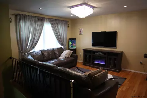 359 Ray Ave, Schenectady, NY 12304 photo 5