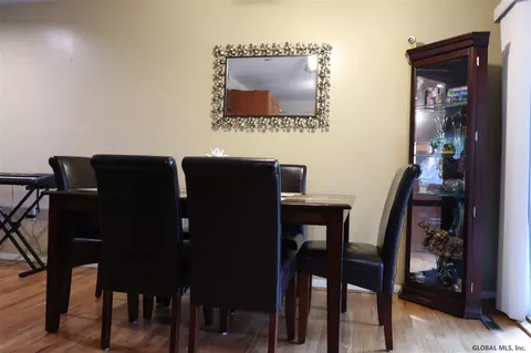 359 Ray Ave, Schenectady, NY 12304 photo 7