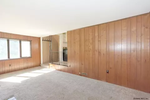 325 Nimitz Rd, Schenectady, NY 12304 photo 15