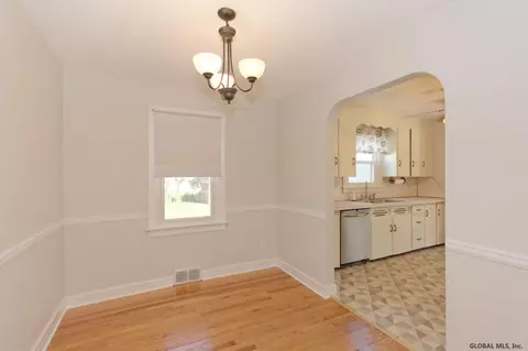 325 Nimitz Rd, Schenectady, NY 12304 photo 7