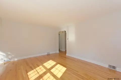 325 Nimitz Rd, Schenectady, NY 12304 photo 6