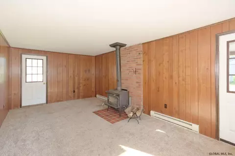 325 Nimitz Rd, Schenectady, NY 12304 photo 12