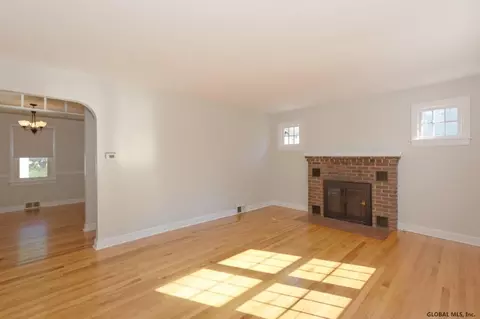 325 Nimitz Rd, Schenectady, NY 12304 photo 5