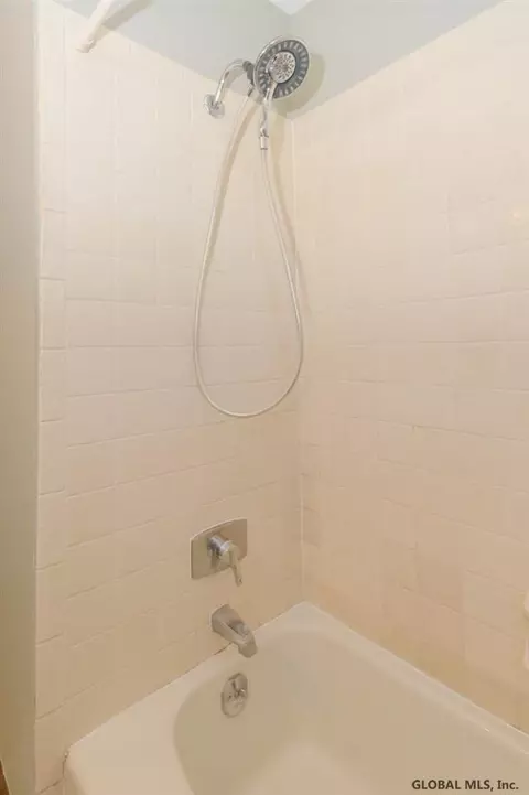 325 Nimitz Rd, Schenectady, NY 12304 photo 23