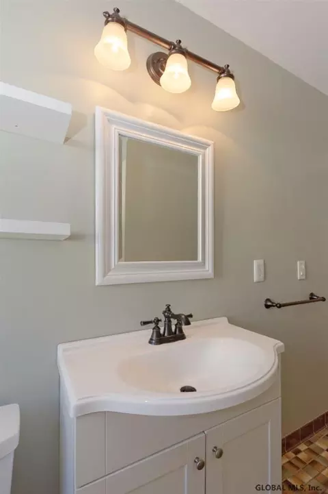 325 Nimitz Rd, Schenectady, NY 12304 photo 22